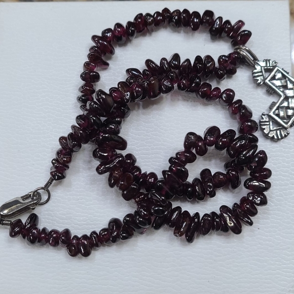 Silver cross necklace - Picture 3 of 4